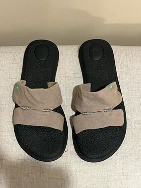 Sanuk Carpi Yoga Mat Sandals, size 7